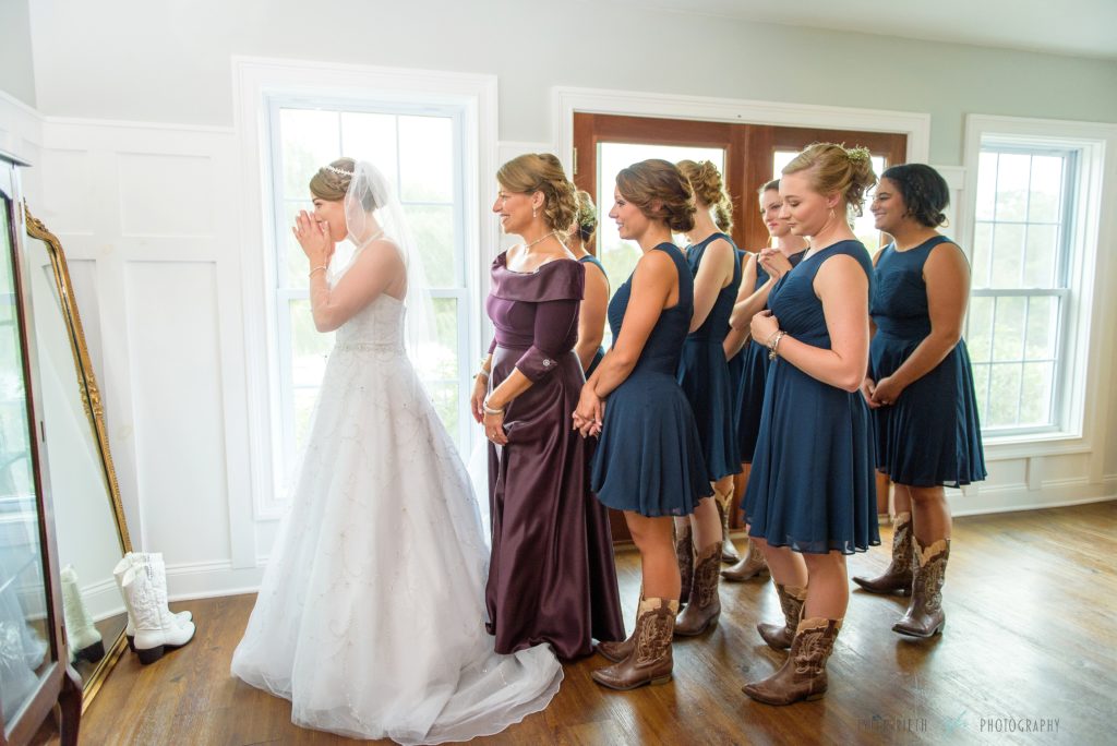 Bridesmaids Duties I Don't see often enough | Baltimore Wedding Photographer