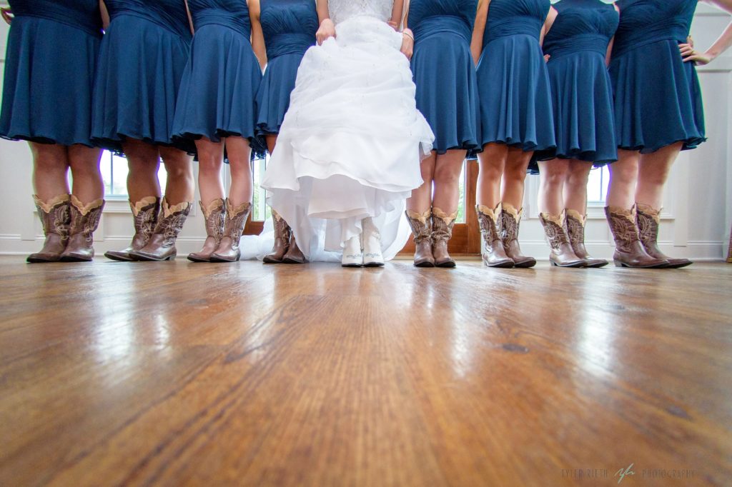 Bridesmaids Duties I don't See happen often enough | Baltimore Wedding Photographer
